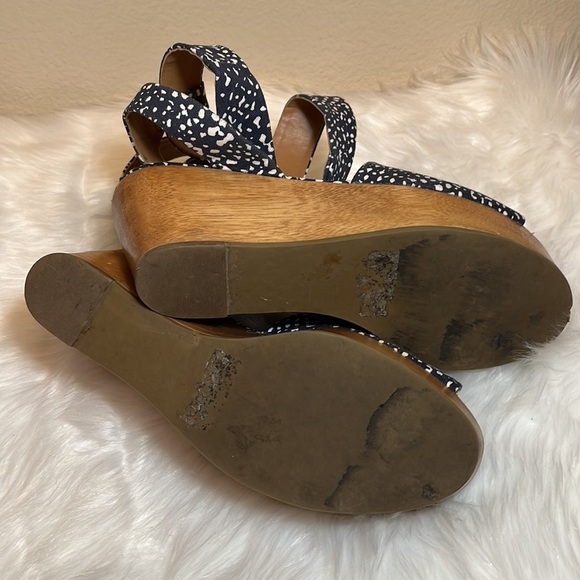 DESIGN Editions for Gap Wood Wedge Sandal - Picture 9 of 16